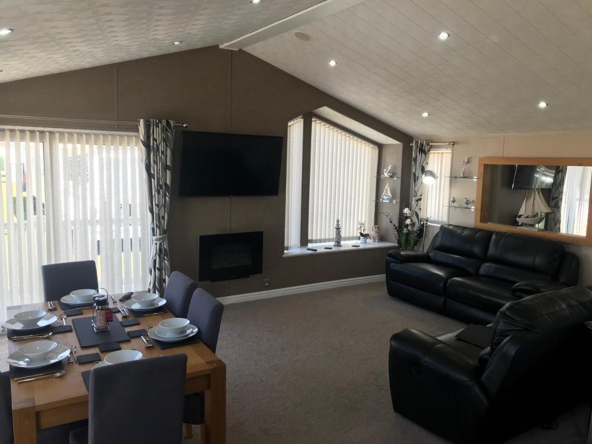 Hot Tub Accommodation North Wales Lodge Rhyl Eksteriør billede